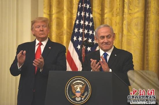 当地时间1月28日，美国总统特朗普和以色列总理内塔尼亚胡(右)。 /p中新社记者 陈孟统 摄